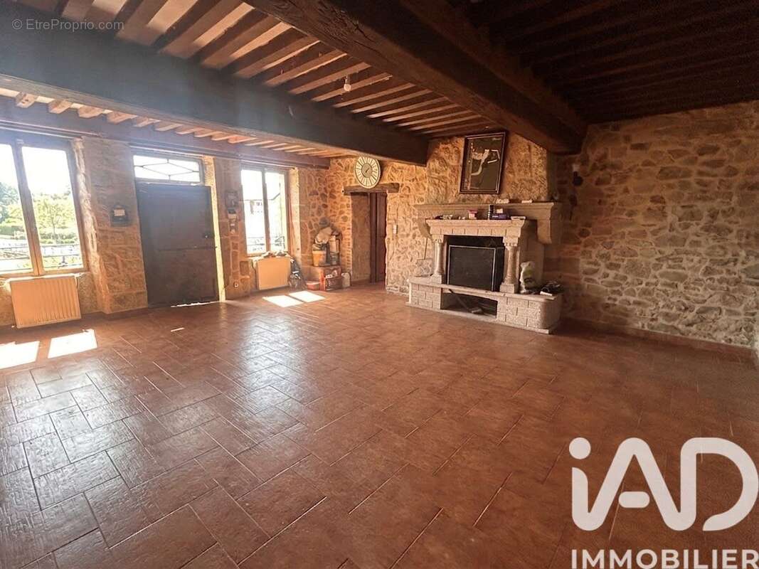 Maison 375 m² à La Celle-En-Morvan  - photo 6