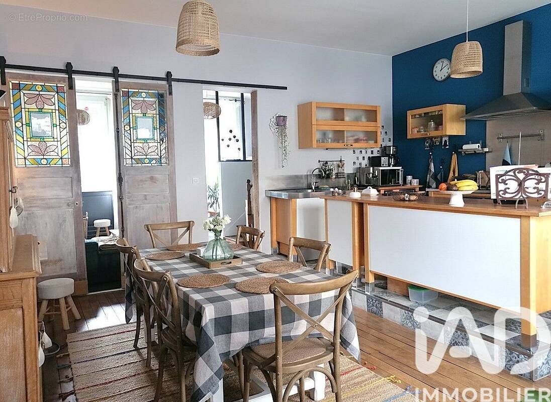 Photo 1 - Maison à AMBRIERES-LES-VALLEES