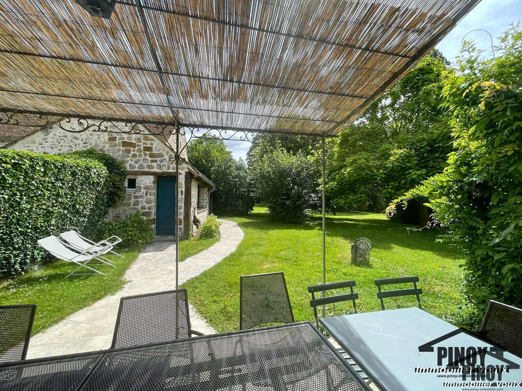 Propriété de charme - Longère rénovée avec piscine, dépendances et parc paysagé de plus de 7.500m2 - photo 12