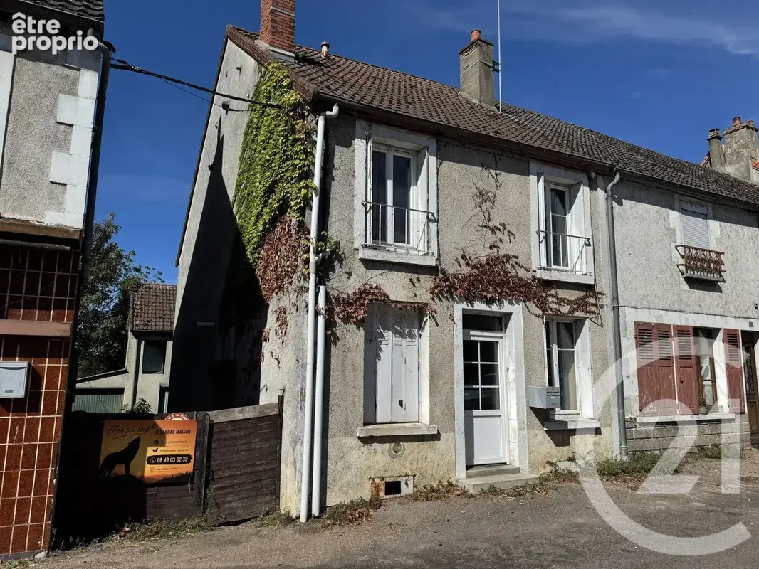 Maison à MYENNES