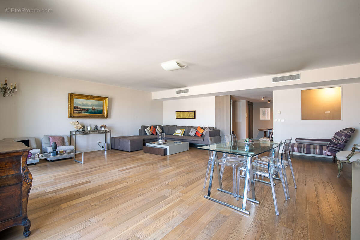 Appartement à MARSEILLE-7E