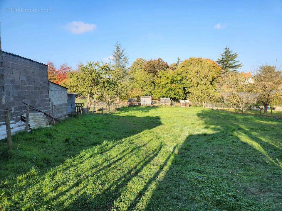 Terrain à LA POMMERAYE