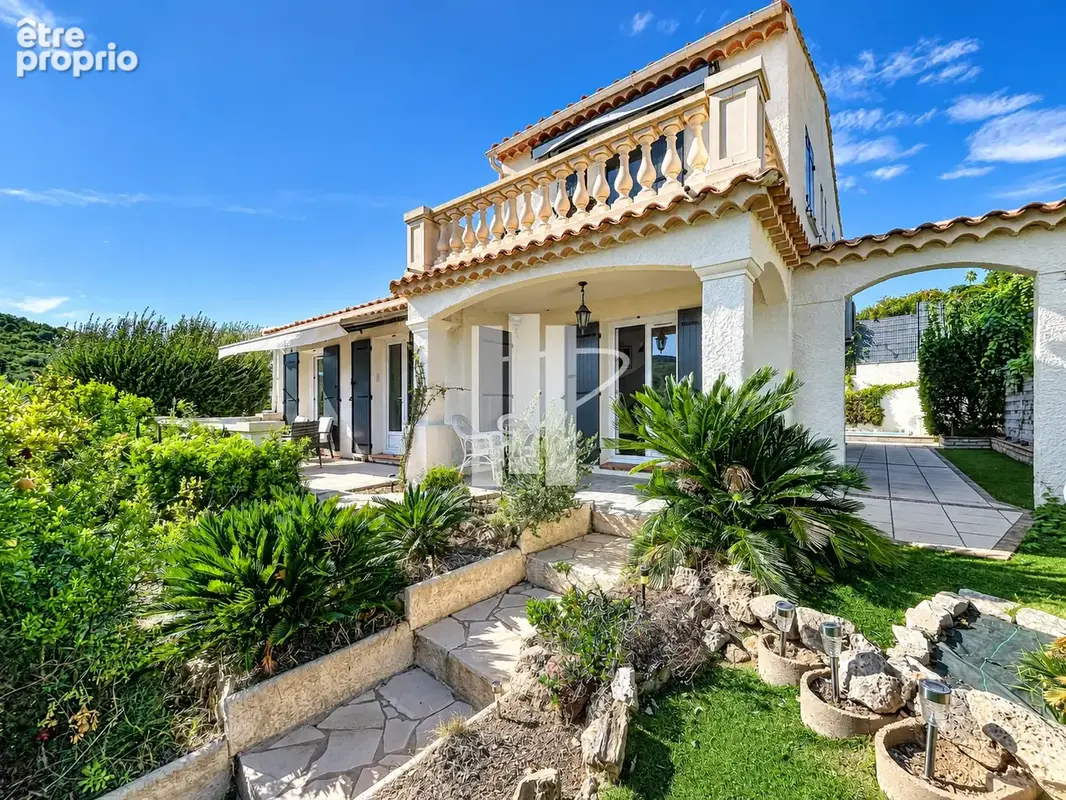 Photo Maison à Roquebrune-Sur-Argens au prix de 649 000€