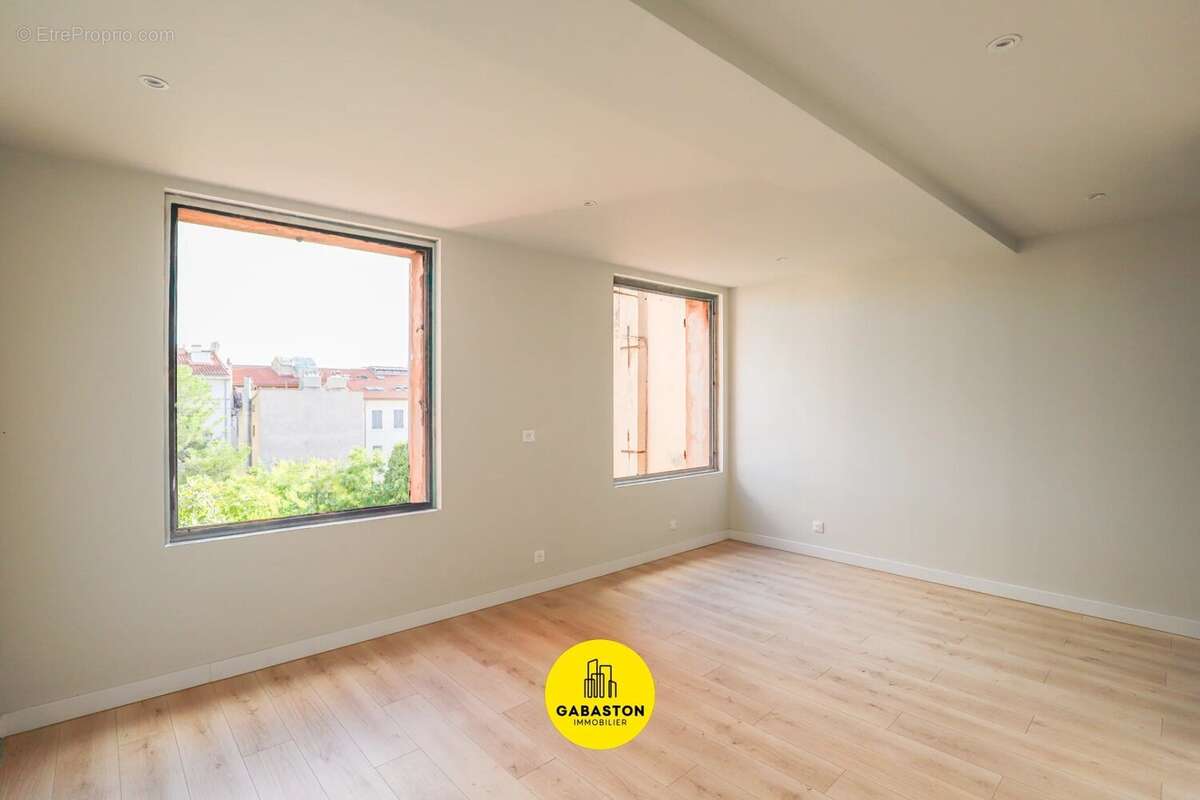 Appartement à MARSEILLE-1E