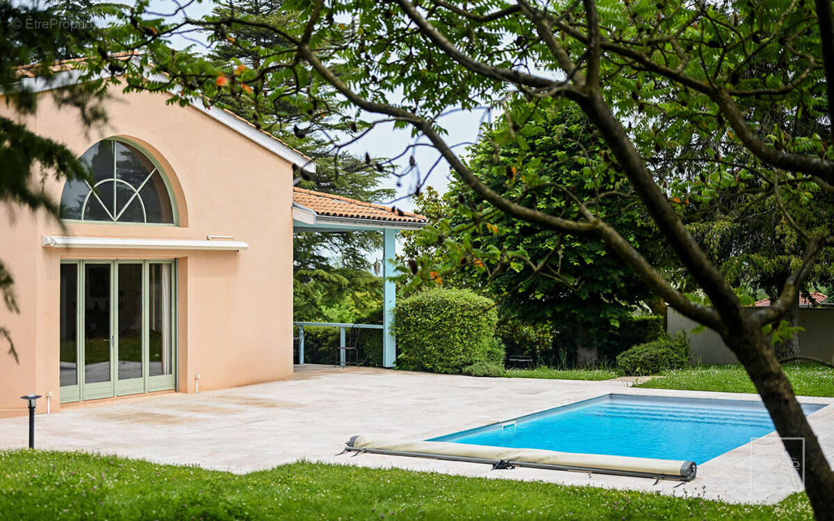 Maison à SAINT-CYR-AU-MONT-D'OR