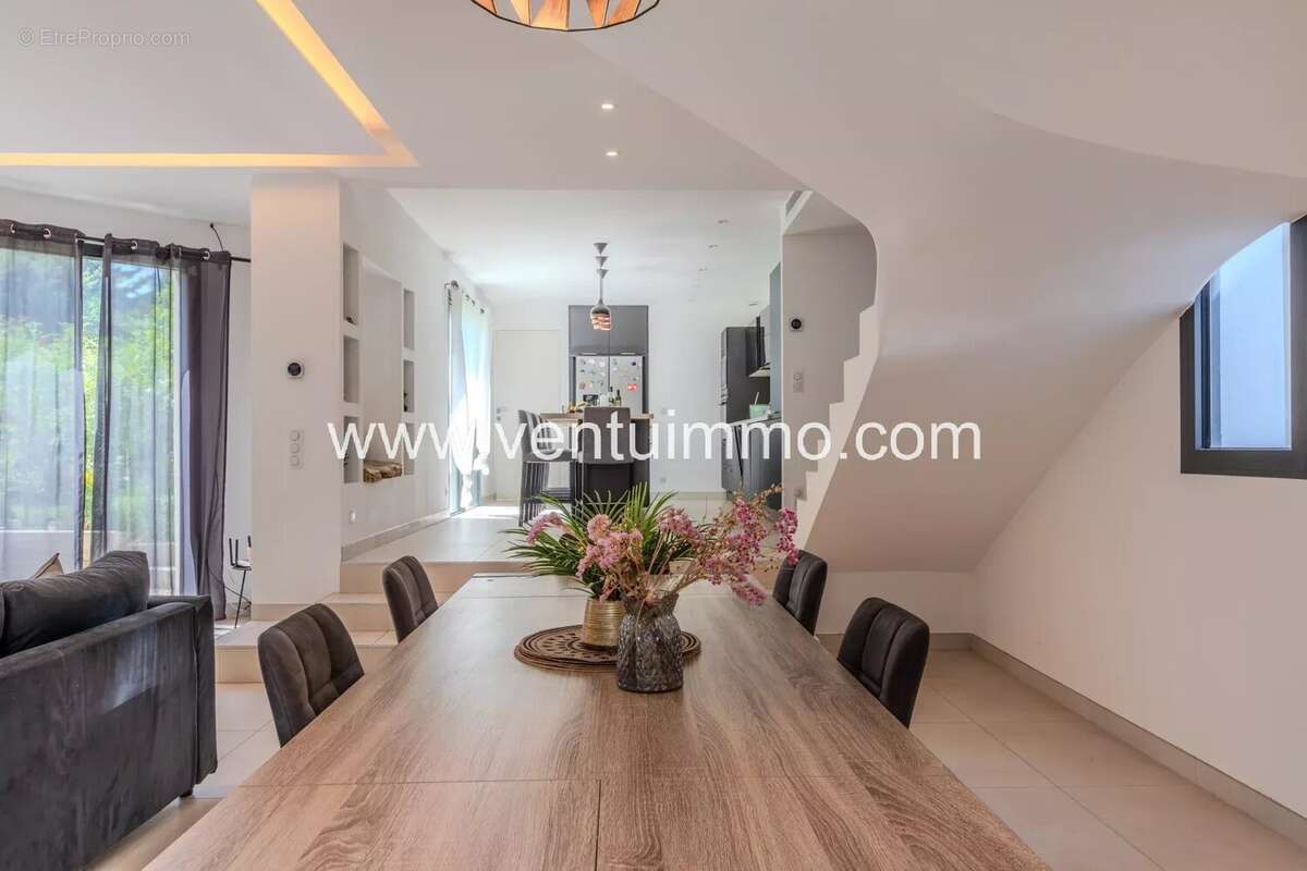Cannes la bocca villa neuve avec jardin fleuri - photo 3