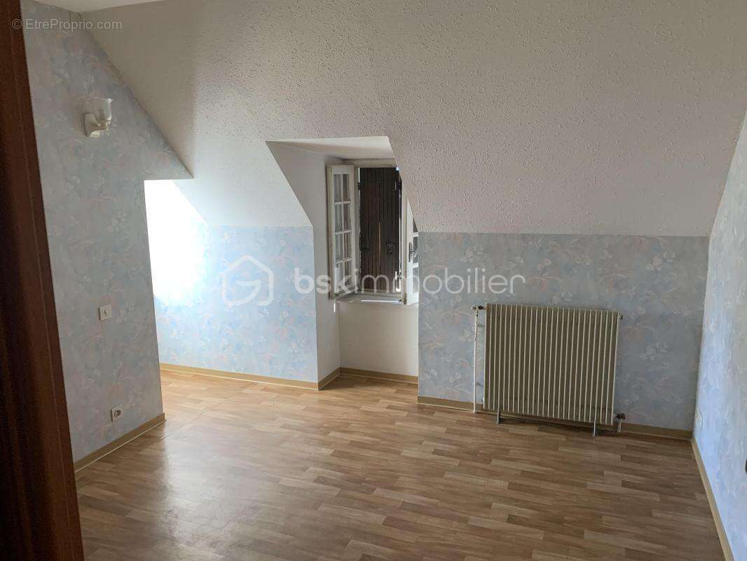 Appartement à SALLES-CURAN