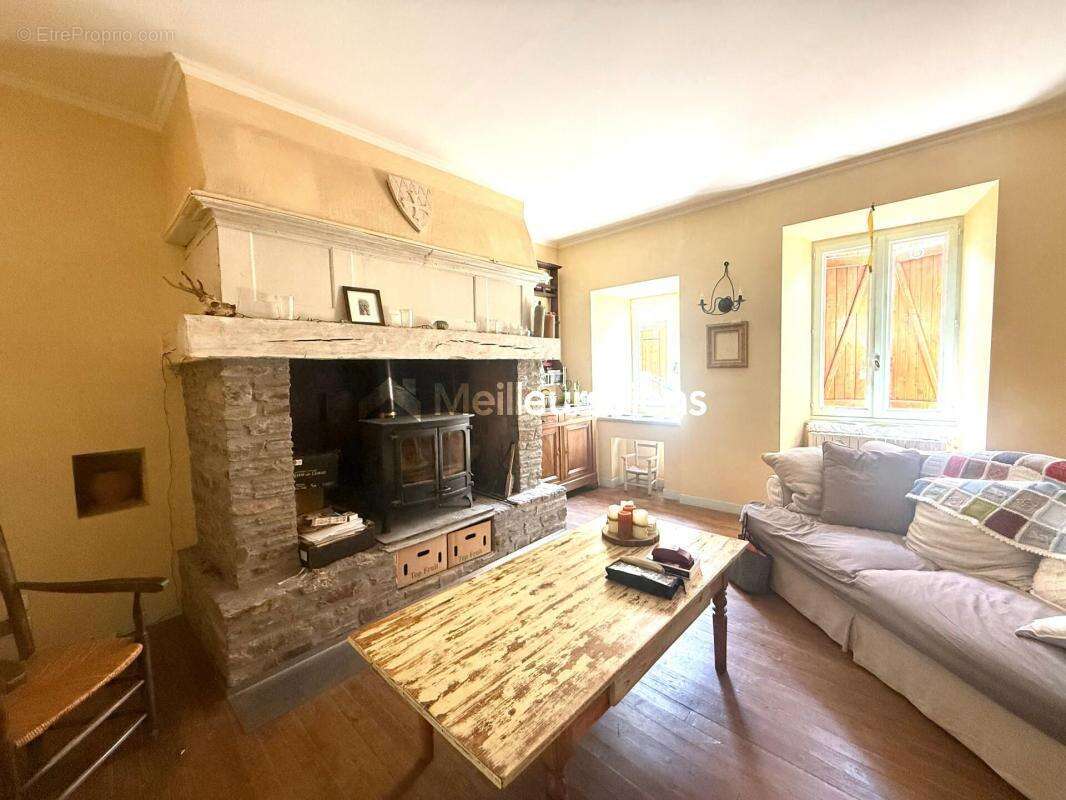 Maison à SAINT-JUST-SUR-VIAUR