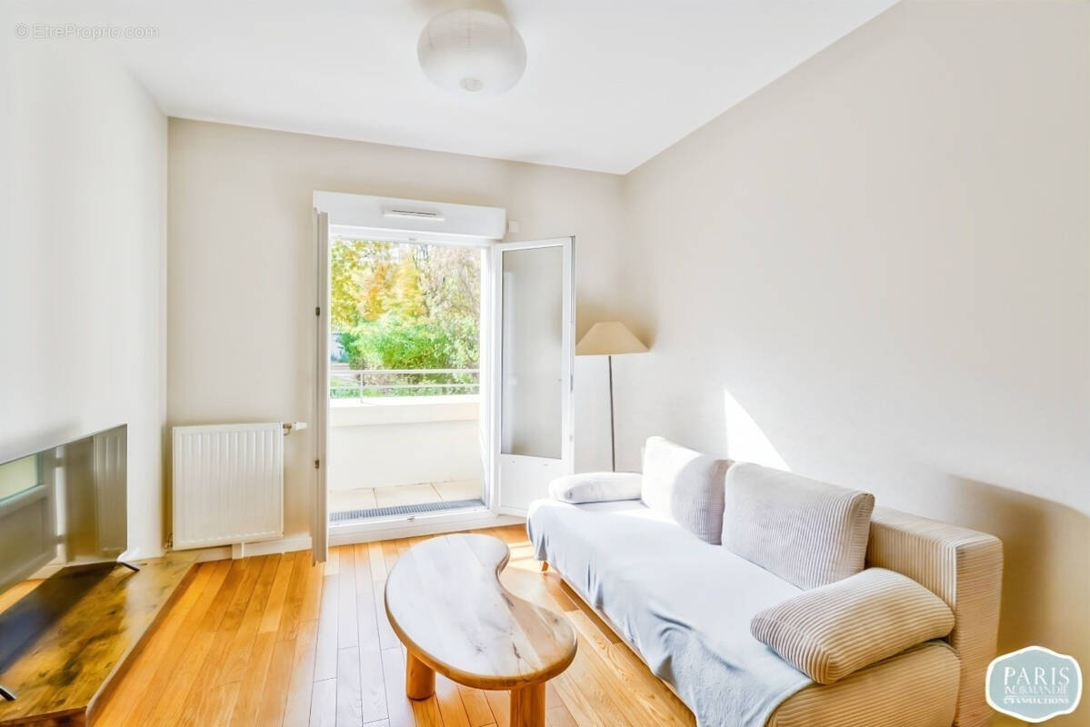 Appartement à LA GARENNE-COLOMBES