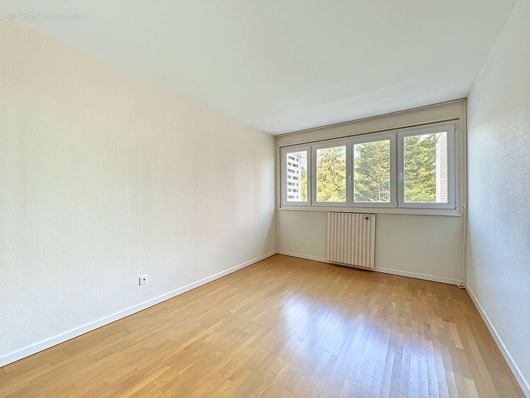 Un appartement aux volumes généreux, idéal pour une vie de famille - photo 9