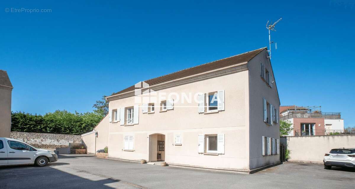 Appartement à LE MESNIL-SAINT-DENIS