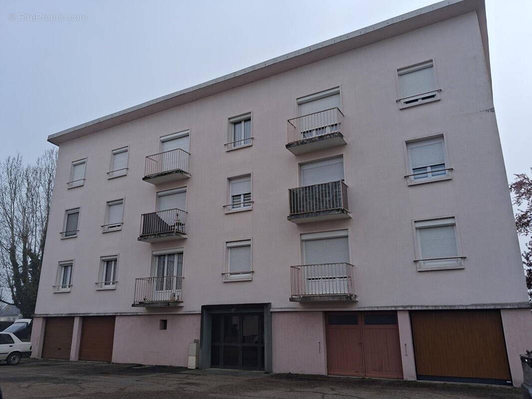 Appartement à VARENNES-VAUZELLES