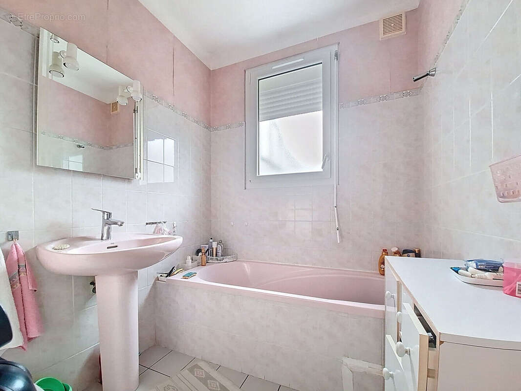 Maison à SAINTE-LUCE-SUR-LOIRE