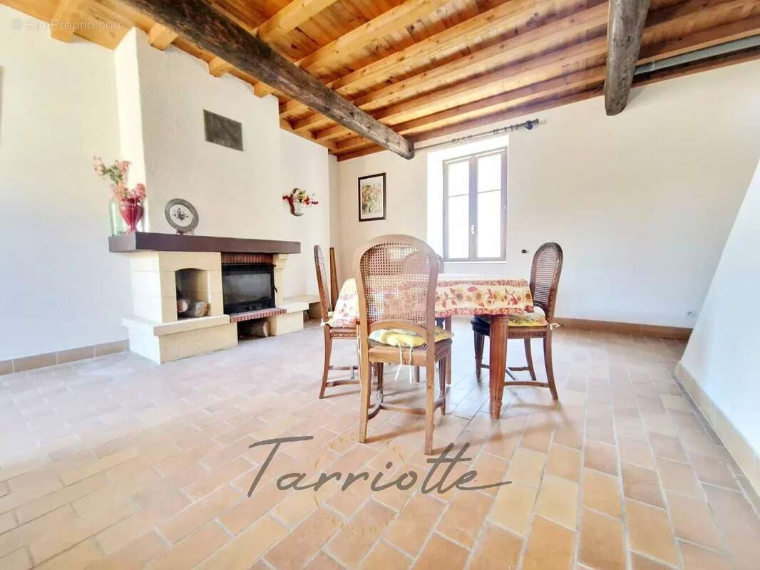 Appartement à ROCHEMAURE