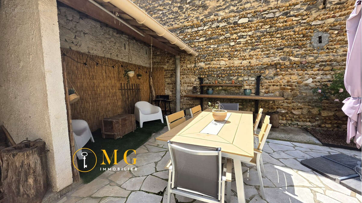 Maison 6 pièces environ 135 m2 Terrain 899m2 - photo 8