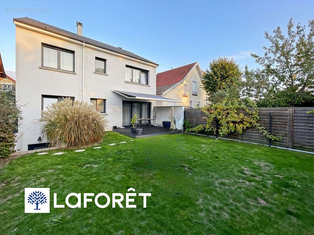 Maison à SAINTE-GENEVIEVE-DES-BOIS