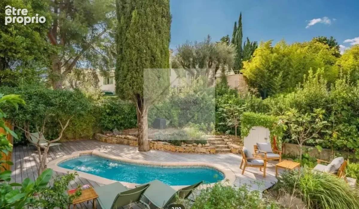 Emplacement Privilégié au Cœur de Cannes : Maison de Ville avec Piscine et Stationnement Privatif - photo 2