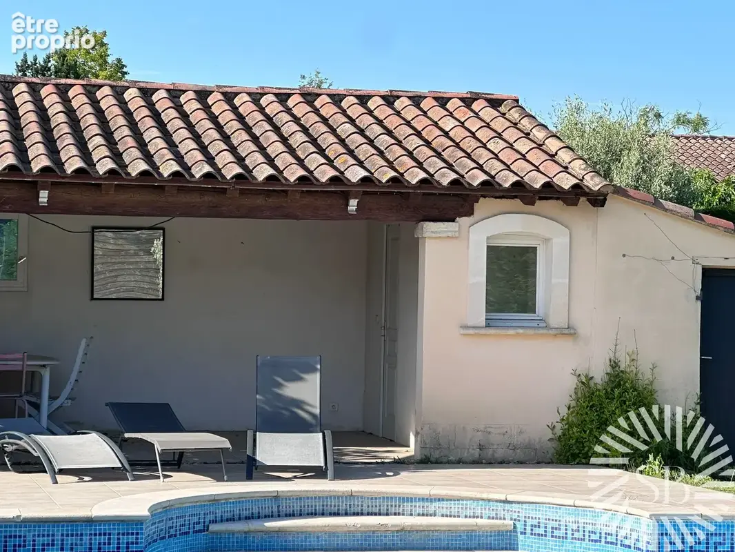 NOVES   Maison familiale 4 chambres • Piscine • 1 621 m2 de terrain • Double garage • Potentiel constructible - photo 14