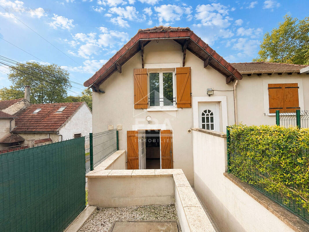 Appartement à ORMOY-LA-RIVIERE