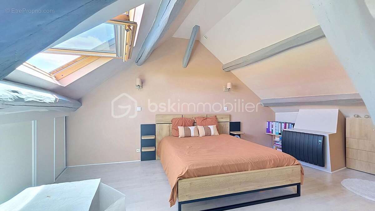 Charmante maison de ville entièrement rénovée avec une grande terrasse de 40 m² - photo 9