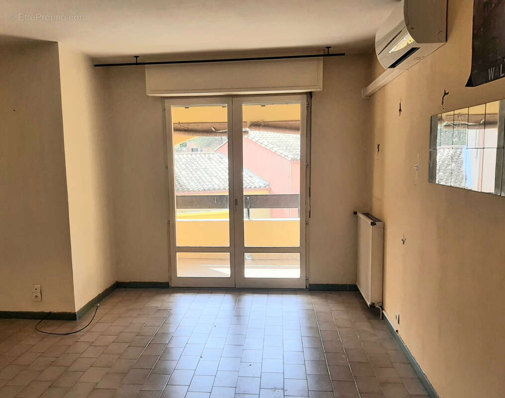 Appartement à SAINT-CLEMENT-DE-RIVIERE