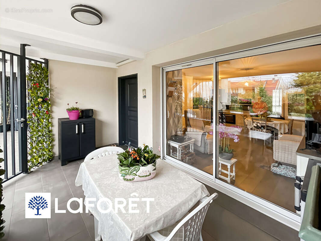 Appartement à SAINTE-GENEVIEVE-DES-BOIS