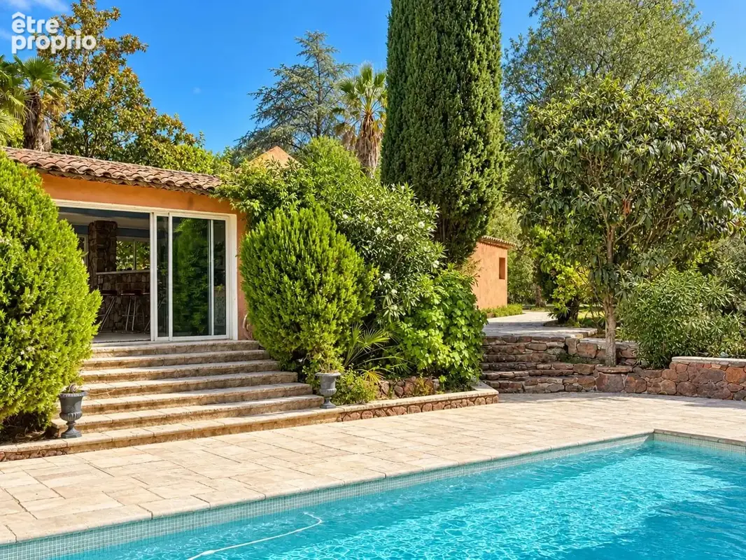 Maison 8 pièces 233 m² à vendre à Roquebrune-Sur-Argens (83520) - photo 4