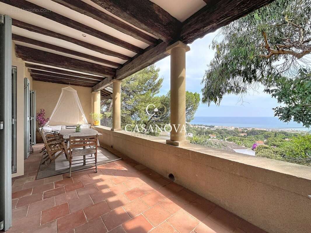 Maison d'architecte avec vue mer panoramique sur le Mont Saint-Clair à Sète, piscine et vaste jardin paysager - photo 5