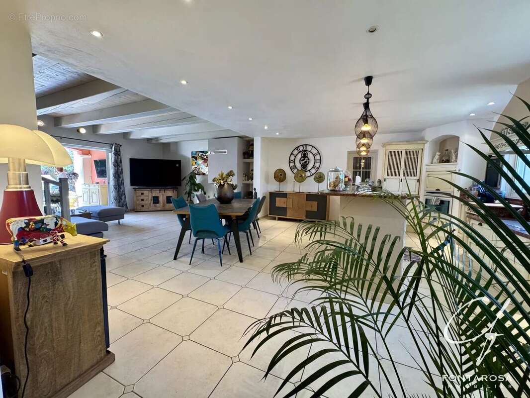 Maison à PUGET-SUR-ARGENS