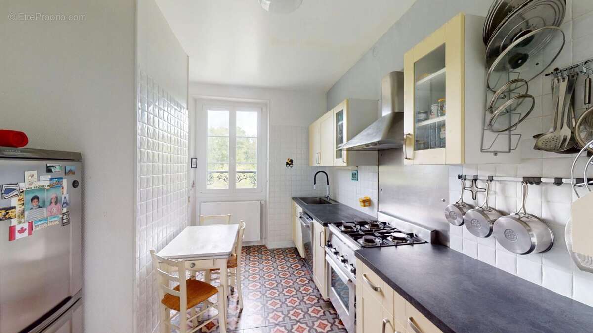 MAISON BOURGEOISE  229 M2 + dépendance 155 m2 PRIX  467900 - photo 6