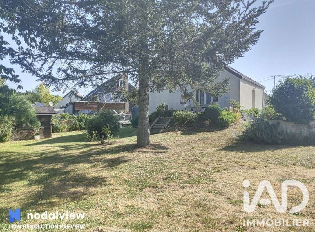 Maison 95 m² à Pierres  - photo 2