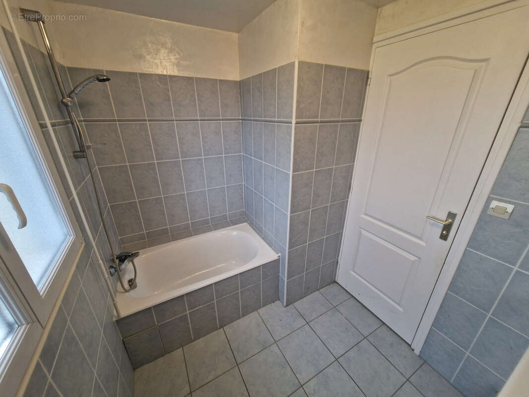 Maison familiale avec terrain constructible et divisible - photo 13