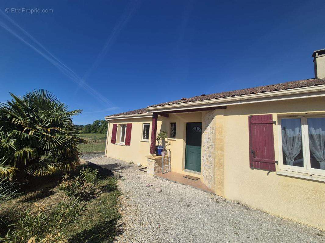 Maison à SAINT-MARTIAL-DE-VALETTE