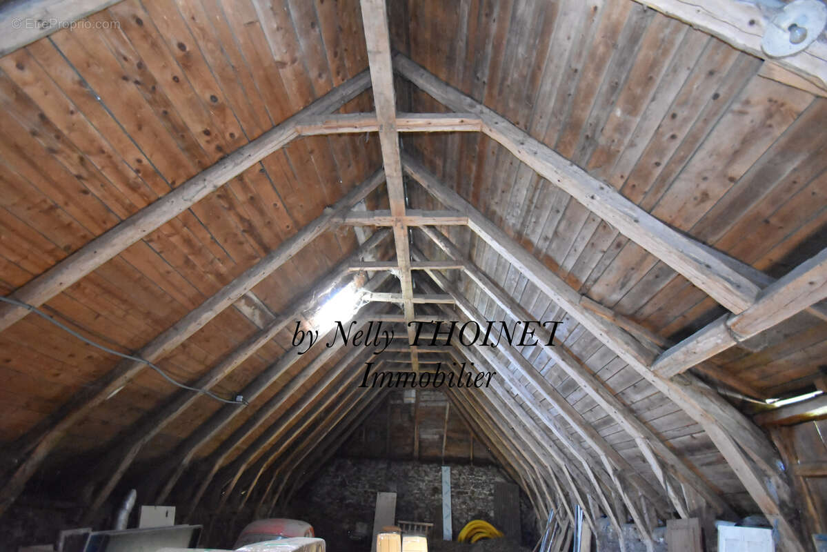 Dépt.15, MONTBOUDIF, ANCIEN CORPS DE FERME, 3 pièces, grange, garage et terrain de 2006 m2 - photo 16