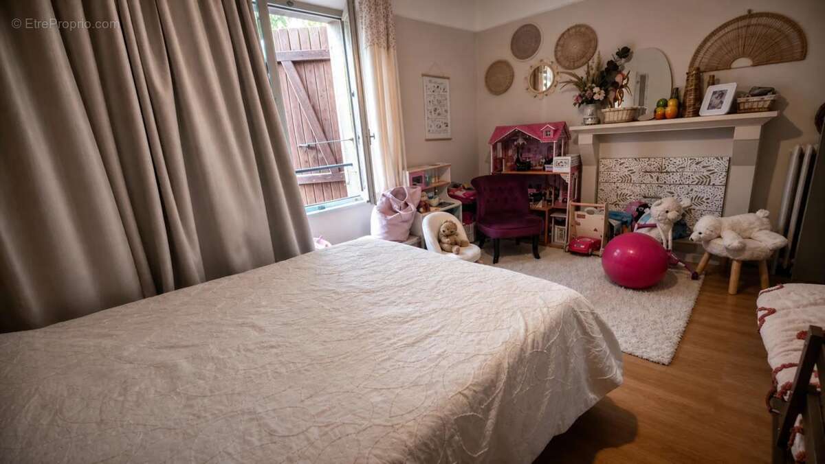 Demeure familiale de caractère de 296 m² avec 8 chambres, garage - photo 6