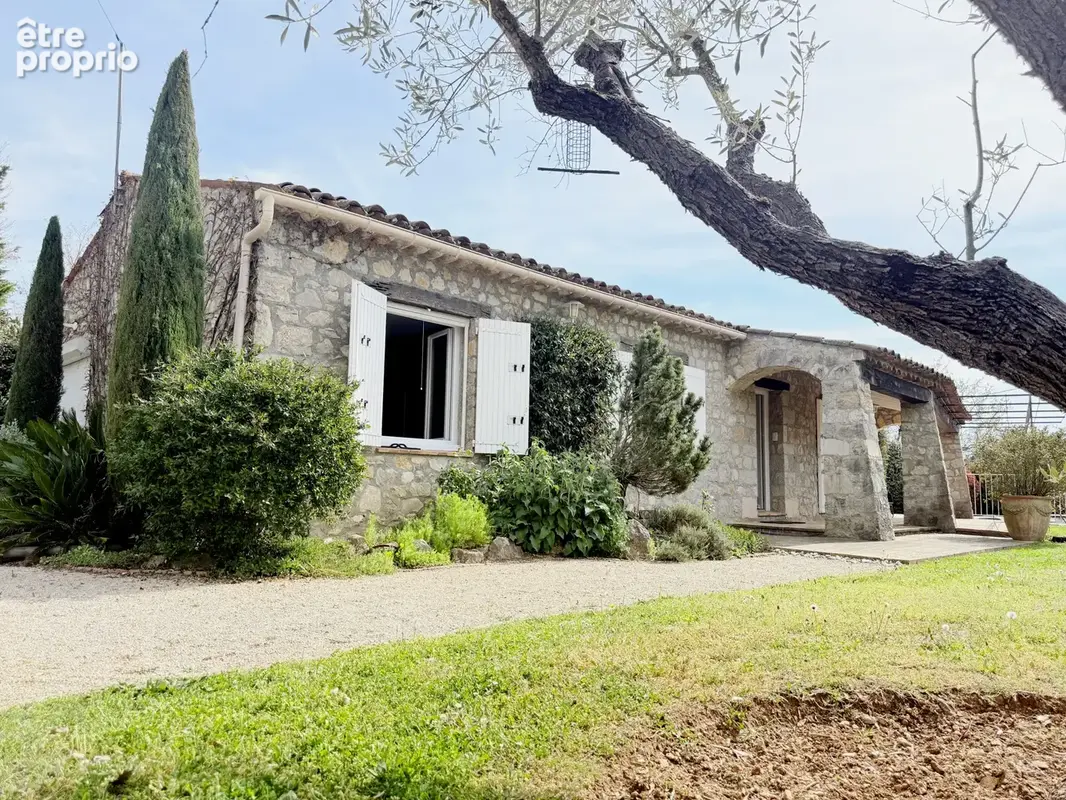EXCLUSIVITE Proche Fayence villa de plain-pied en pierre Terrain 1175m2 Piscine - photo 3