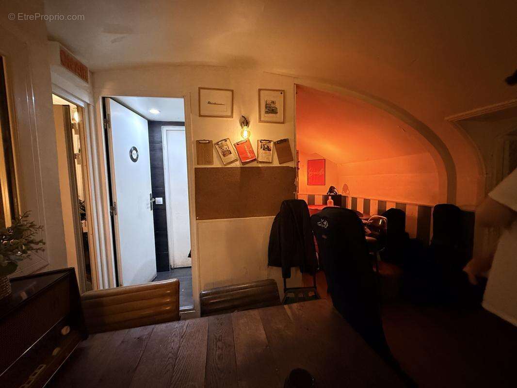 Commerce à PARIS-9E