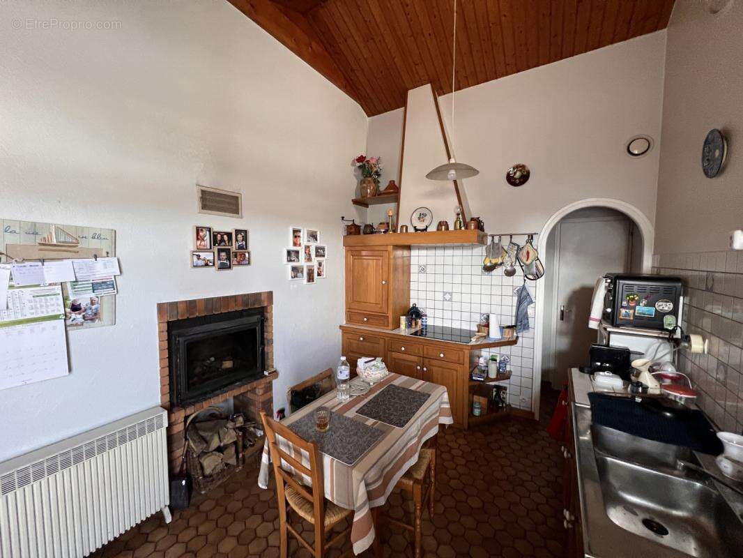 Maison de caractère en pierre avec appartement indépendant - Village à 3,5 km du bord de mer - photo 9