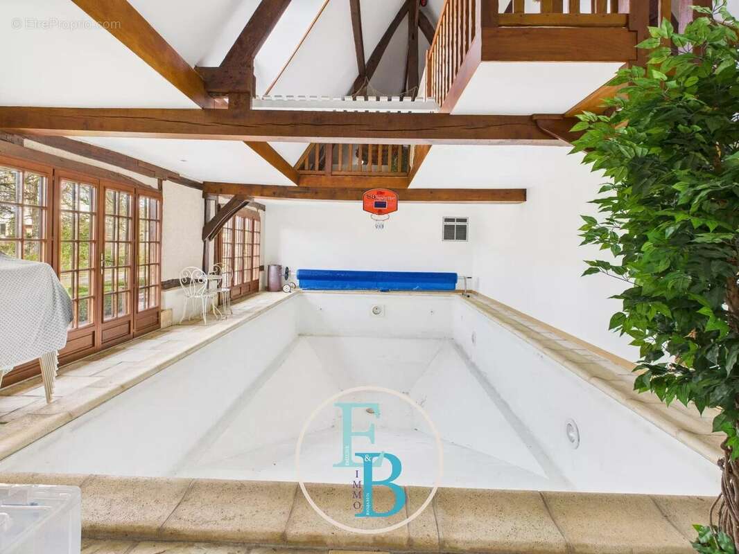 Maison à LE BEC-HELLOUIN