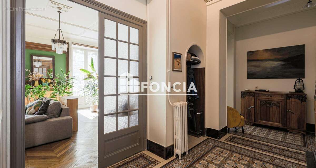 Superbe T5 Balcons PROCHE GARE - photo 5