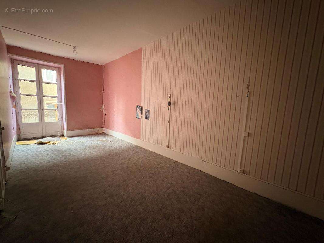 Appartement à SAINT-GENGOUX-LE-NATIONAL