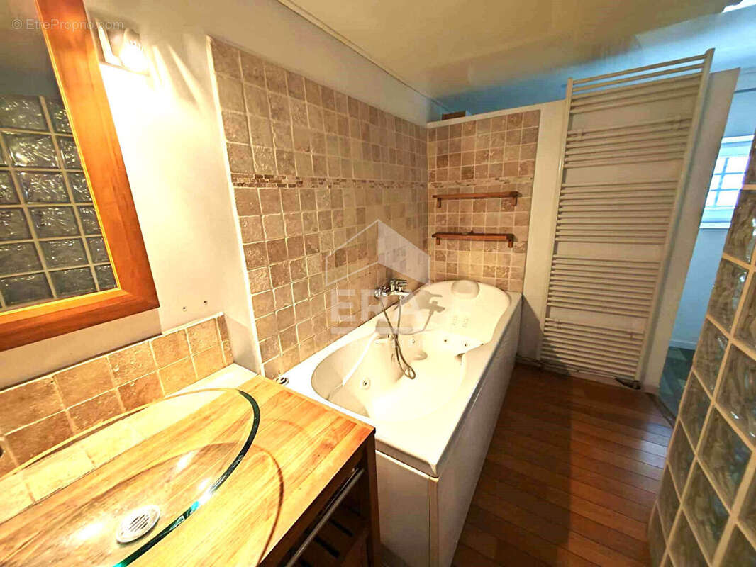 Appartement à MARSEILLE-1E