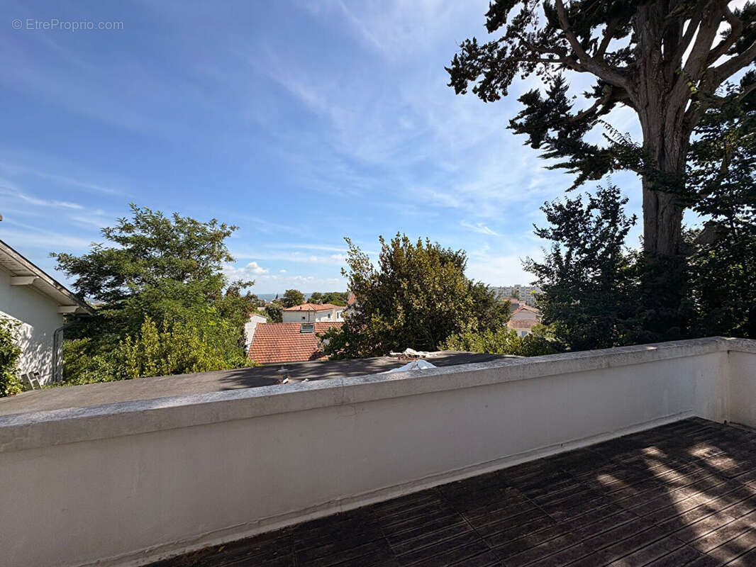 Pontaillac T4  terrasse vue mer - photo 13