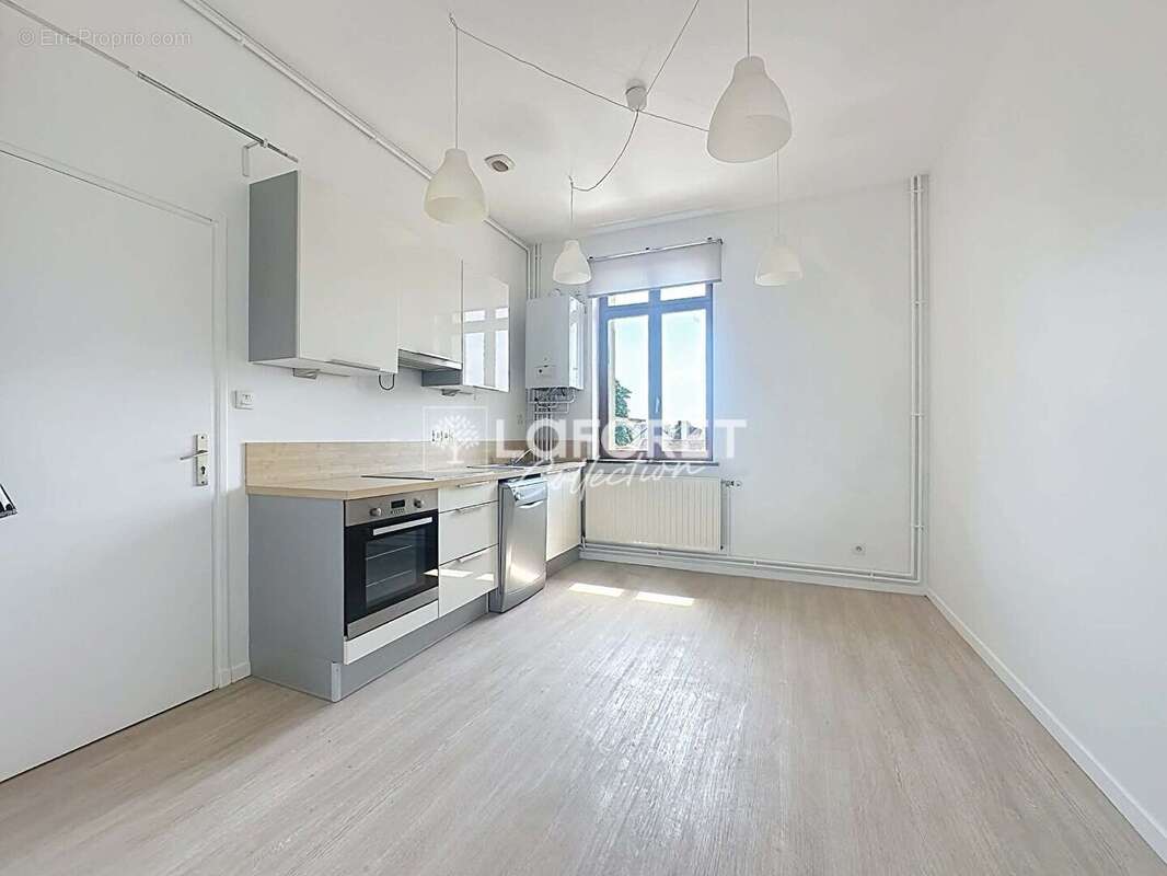 Duplex deux chambres proche gare et commerces - photo 3