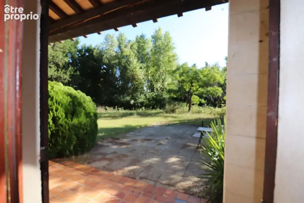 ARLES  Quartier Gimeaux  Maison de  200 m² sur 8 000 m² de terrain - photo 16