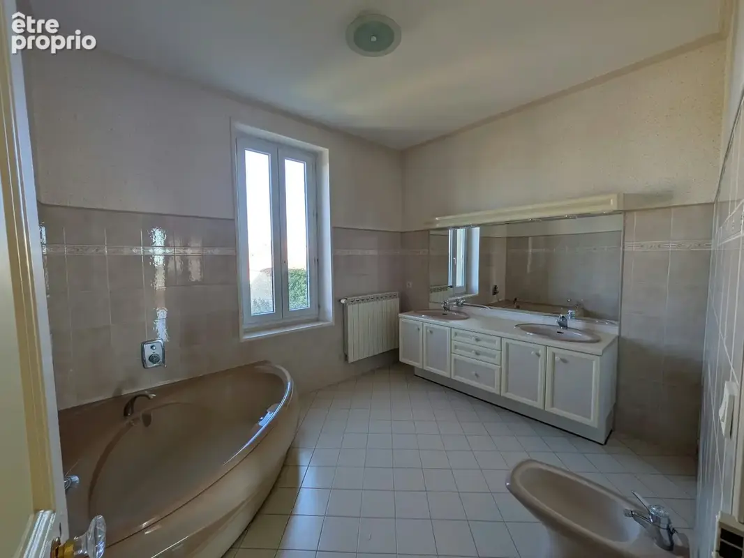 Vend maison de caractère de 280m2, grand garage, jardin, remise, 7 chambres à Magalas - photo 13