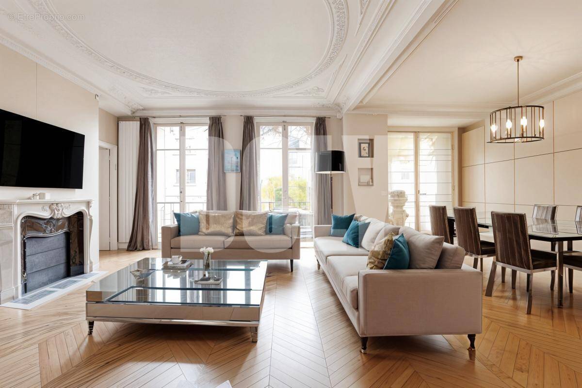 Appartement à NEUILLY-SUR-SEINE