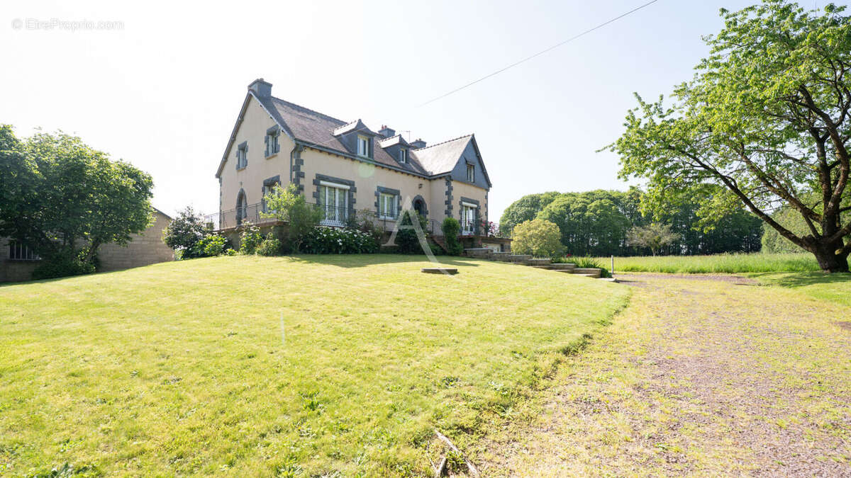 Maison Ménéac 8 pièces 194 m2 - photo 2