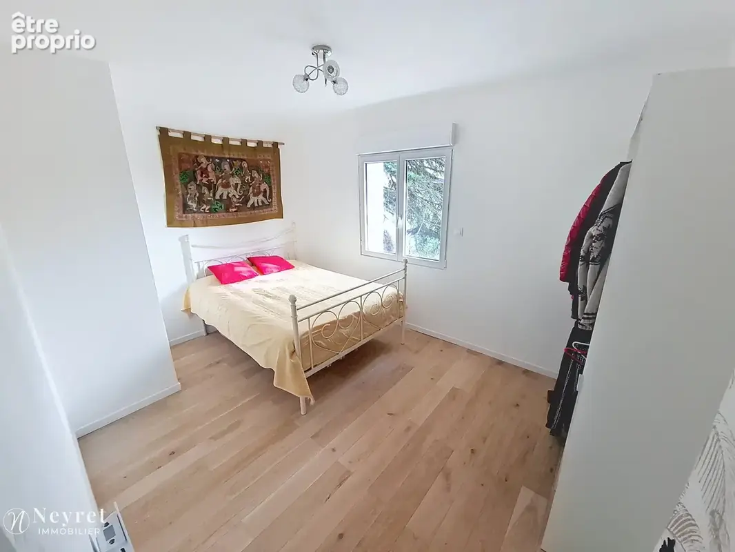 Maison individuelle totalement rénovée de 140 m2 sur 1850 m2de terrain - photo 6