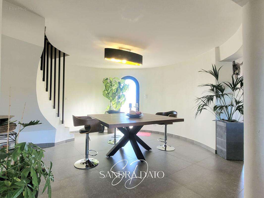 Maison à VILLEMOUSTAUSSOU